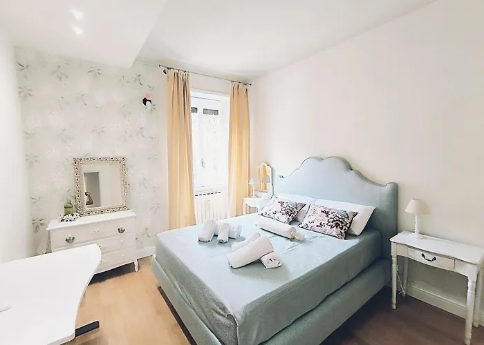 Elegant 5 Minutes From The Subway Apartment *