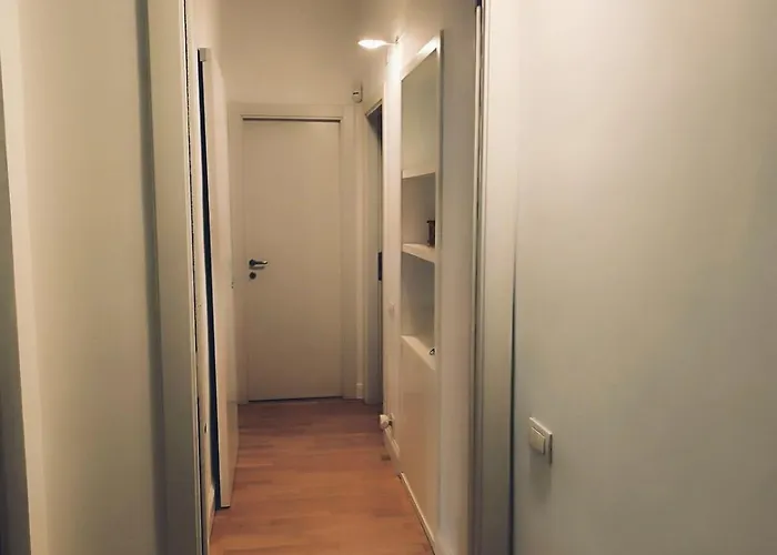 Elegant 5 Minutes From The Subway *