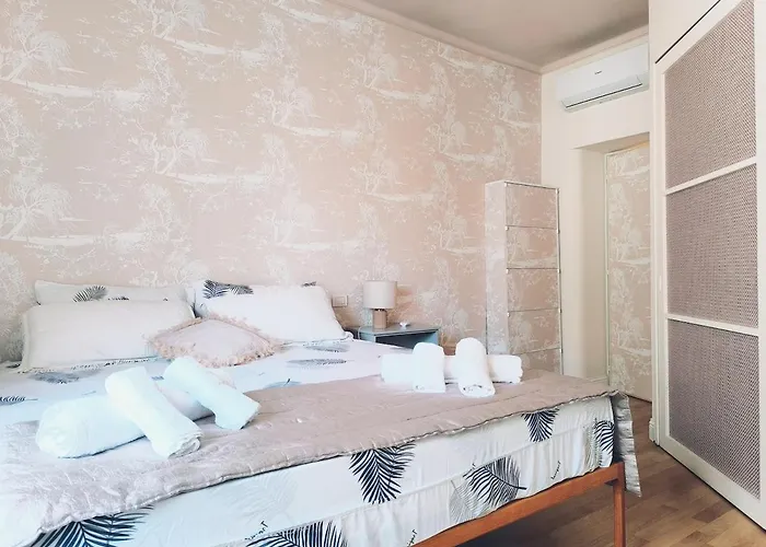 Elegant 5 Minutes From The Subway Apartment Rom
