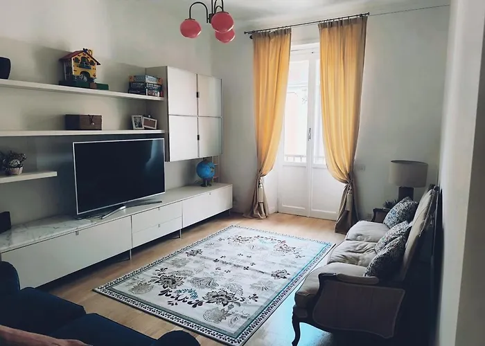 Elegant 5 Minutes From The Subway Apartment