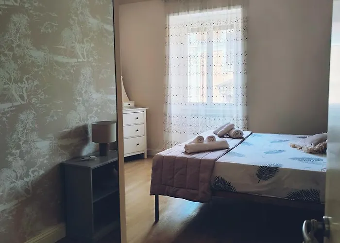 Elegant 5 Minutes From The Subway Apartment Rom